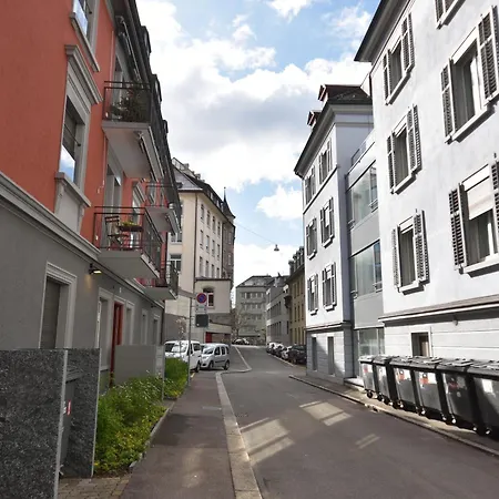 Cozy Near Main Station - Color 2 شقة *